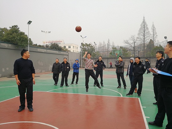 杭州市总工会 - 杭州市西郊监狱工会组织趣味投篮赛