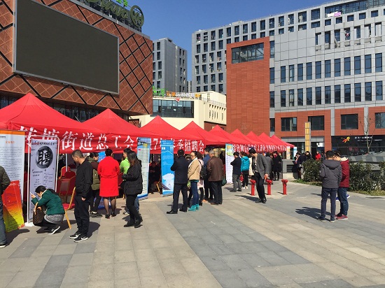 转塘招聘_华润转塘店招周末促销(2)