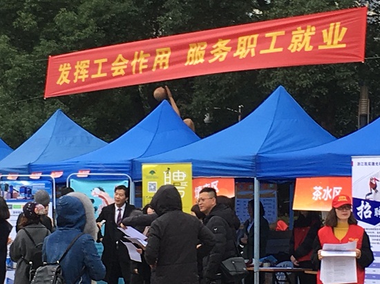 杭州江干区招聘_杭州江干区招聘丨香港发记甜品 南洋大师傅 招聘收银员 服务员(3)